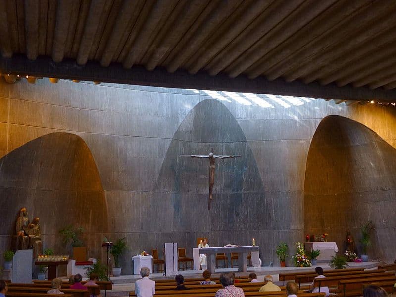 Brutalismo en Parroquia de Santa Ana y la Esperanza