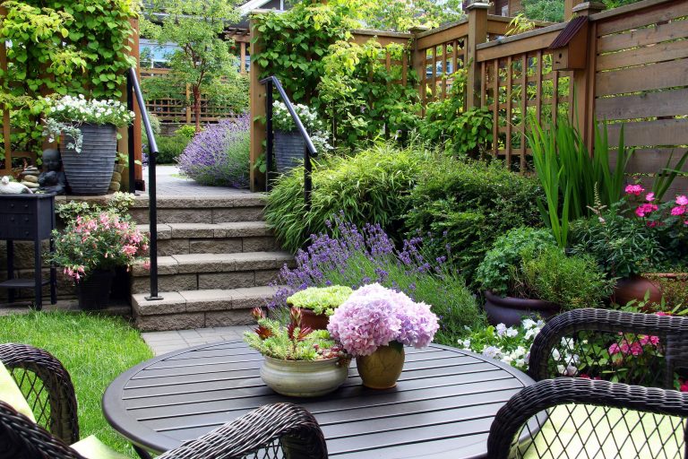 6 Smart Ideas to Decorate your Small Balcony